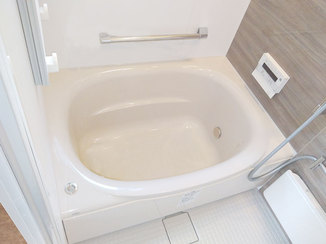 バスルームリフォーム 洗面化粧台と洗濯機スペースを確保し、使い勝手が向上した浴室と洗面室