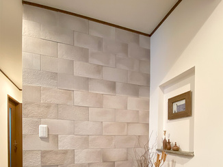 小工事 パッと目を惹く陰影美の玄関エコカラット