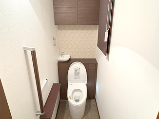 トイレリフォーム 収納を増やし、使い勝手は変わらず快適なトイレ