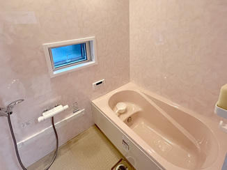 バスルームリフォーム ピンクで統一したやさしい雰囲気のバスルーム＆洗面所