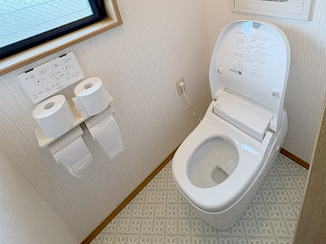 トイレリフォーム 内装も一新して清潔感あふれる明るいレストルーム